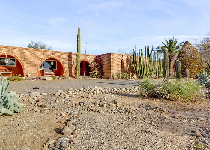 Private Pool & Fire Pit! Walkable Tucson Retreat