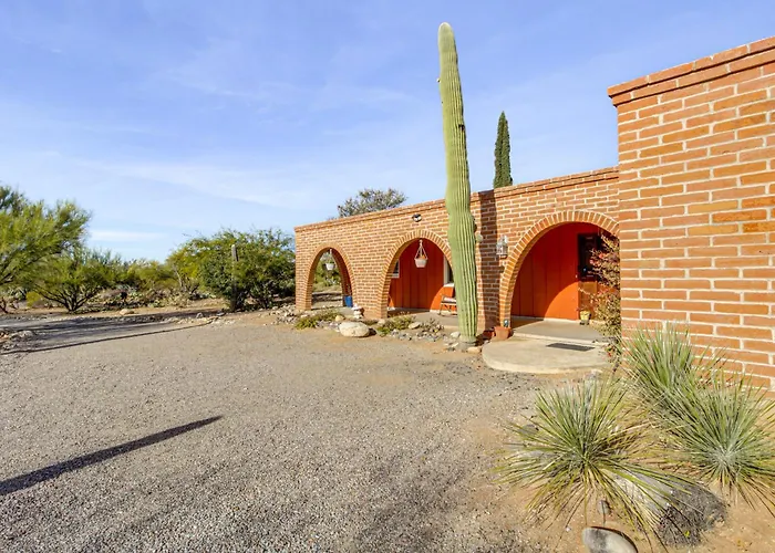 Private Pool & Fire Pit! Walkable Tucson Retreat