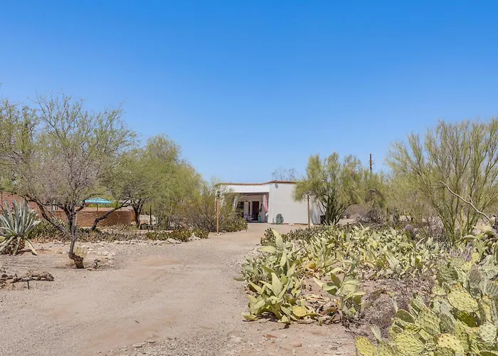 Private Desert Garden: Cozy Tucson Casita